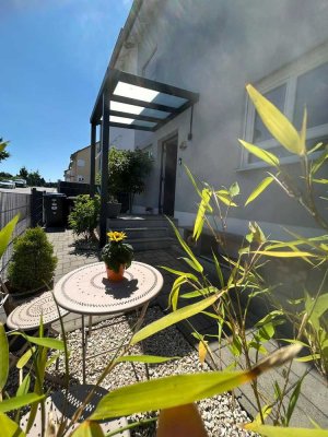 Zum Einziehen und Wohlfühlen – Moderne Doppelhaushälfte mit Wintergarten, Pool & vielen Extras