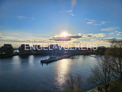 Exklusive Eigentumswohnung im Havenhaus -
Blick über den großen Hafen und den Jadebusen