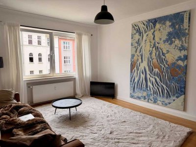 „Sanierte 2-Zimmer-Wohnung mit Einbauküche und Balkon in einer der schönsten Straßen Düsseldorfs“