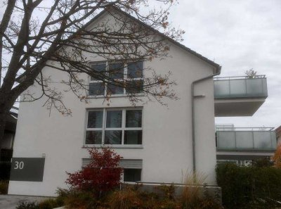 Moderne, neuwertige 3,5 Zimmer Wohnung mit Garten