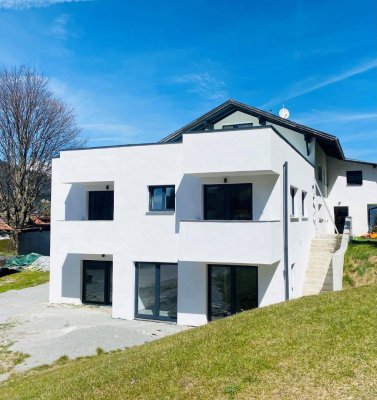 Haus mit 6 Wohnungen in sehr schöner Lage zu verkaufen (inkl. altem Stall und Tennen)!