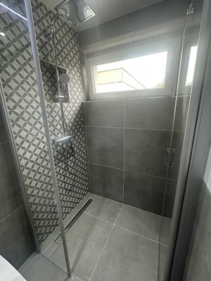 Erstbezug nach Kernsanierung 3 Zi Wohnung im ruhigen Grün