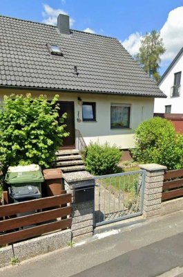 Provisionsfrei! Einfamilienhaus mit Einliegerwohnung und Garage in Fürth - Veitsbronn