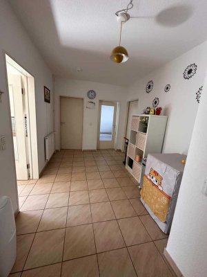 Kurzfristige Untervermietung (Sublet: 3 room apartment for 2.5 months)