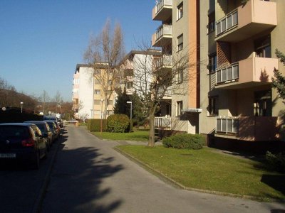 Jetzt einziehen! 3 Zimmer Familienwohnung mit Loggia - unbefristeter Mietvertrag