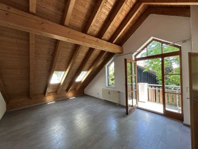 Sonnige Dachgeschosswohnung mit bester Anbindung