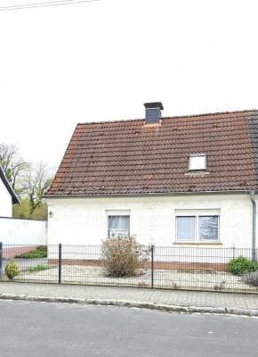 sanierungsbedürftige Doppelhaushälfte in begehrter Lage in Roßlau