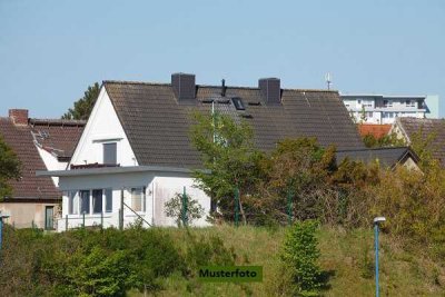 Freistehendes 2-Familienhaus nebst Doppelgarage