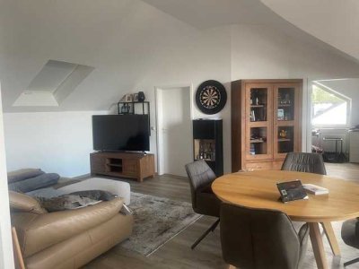 Dachgeschosswohnung mit Balkon und Fernblick