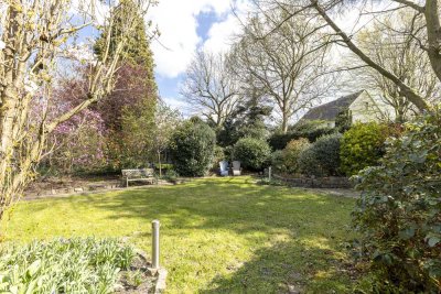 Außergewöhnliche Wohnung mit Haus-im-Haus-Charakter inkl. Büroeinheit am Neusser Stadtgarten