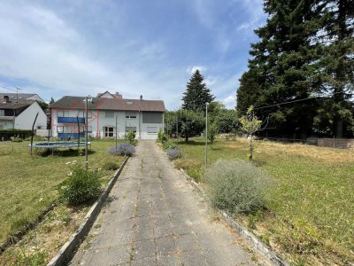 Ein-Zweifamilienhaus mit großem Grundstück in ruhiger Lage in Pfinztal-Berghausen