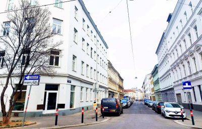 GROßZüGIGE WG, WOHNEN MIT HOME-OFFICE ODER GEMüTLICHE FAMILIENWOHNUNG IN LEBENDIGER UMGEBUNG