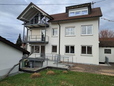 Exklusive, helle 2-Raum-DG-Wohnung mit Balkon und neuer Einbauküche in RV-Torkenweiler