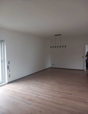 Helle 2,5-Zimmer-Wohnung in Schiffweiler mit 85 m²