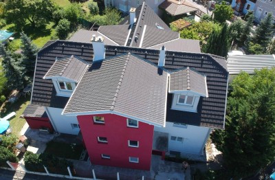 Privatverkauf! Einfamilienhaus mit drei getrennte Wohneinheiten auf Pachtgrund