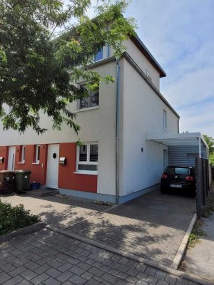 Freundliche und neuwertige 5-Zimmer-Doppelhaushälfte mit gehobener Innenausstattung und EBK