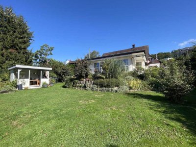 Nur 500 Meter zum Bodensee: Großes Haus auf weitläufigem Grundstück