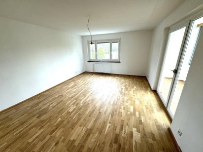 MIETE! Komplett renovierte Zwei-Zimmerwohnung im 3. Liftstock mit sonniger Loggia!