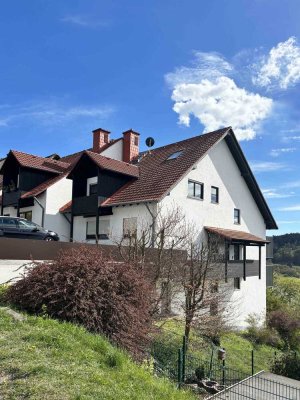 Top vermietetes, renoviertes Mehrfamilienhaus mit Stellplätzen & Weitblick