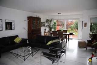 Helle 3-Zimmer-EG-Wohnung mit Garten und Einbauküche
