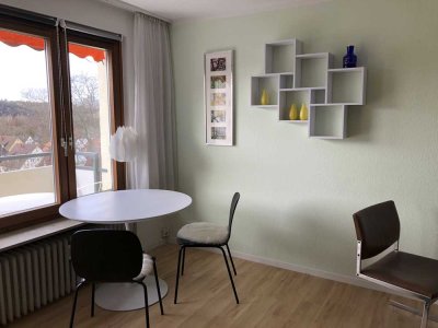 Schöne, helle, möblierte 1 Zimmer-Wohnung mit großem Balkon, neue Küche, neues Bad