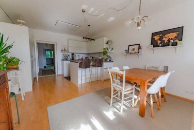 Gepflegte 2-Zimmer-Wohnung mit Badewanne, Zentralheizung & Möblierung