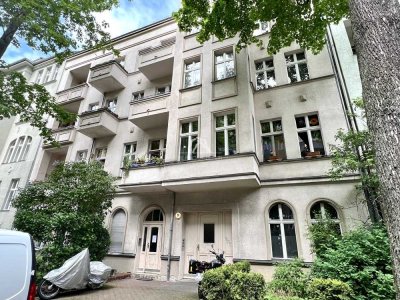RÜCKZUGSORT IM BELIEBTEN FRIEDENAU: 2 ZIMMER I EINBAUKÜCHE I RUHIGER SEITENFLÜGEL I PROVISIONSFREI