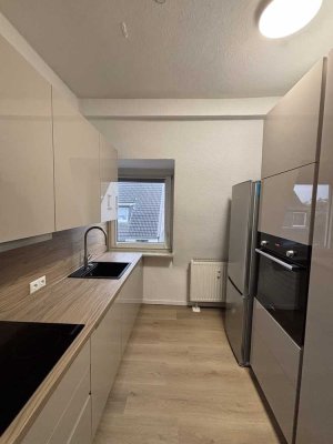 Moderne, helle Wohnung mit neu eingebauter Markenküche und neuen Fußböden in Oberhausen Alstaden