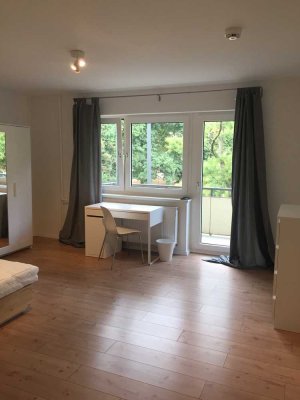 Schöne 3 Zi-WHG mit Balkon und EBK in super zentraler Lage zu verkaufen.