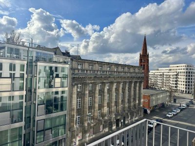 Light and bright, fully furnished, luxurious 5th floor apartment  in the heart of Berlin