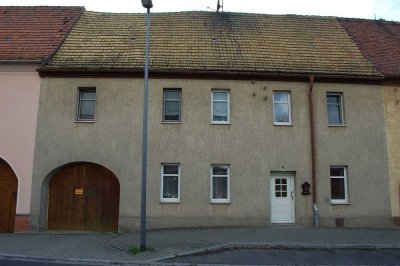 Stadthaus mit Nebengelass und romantischem Garten in Schildau