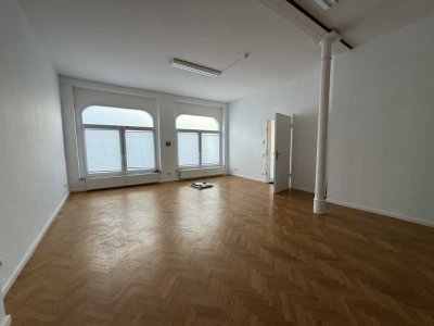 Neuwertige 1-Zimmer-Wohnung in aufwendig saniertem Altbau in zentraler Lage von Solingen-Mitte