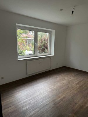 Helle 4-Zimmer Wohnung mit Terasse und Garten im EG in Hannover Lahe