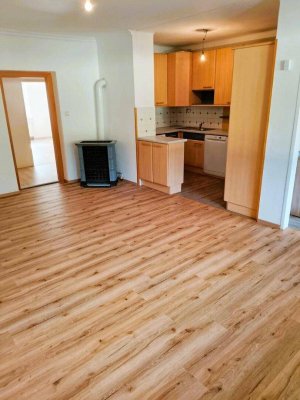 3-ZIMMER GARTENWOHNUNG mit HAUS-CHARAKTER - SCHÖNE AUSSICHT – GRÜNLAGE - nahe KATRIN-SEILBAHN