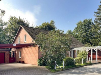 Einfamilienhaus mit zwei separaten Wohneinheiten und großem Garten direkt am Waldrand