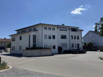 Neuwertige 2-Raum-Wohnung mit Balkon und Einbauküche in Beilngries