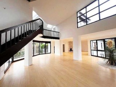 VOR DEN TOREN KÖLN'S -  WER DAS AUSSERGEWÖHNLICHE LIEBT – EXKLUSIVE WOHNUNG IN MODERNER VILLA