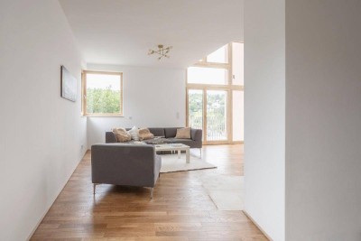 Exklusive Familienvilla im Grünen mit Panoramapool &amp; Premium-Ausstattung
