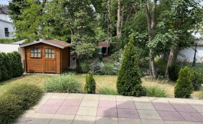 Exklusive 3-Zimmer-Erdgeschosswohnung mit idyllischem Garten, EBK und TG-Stellplatz
