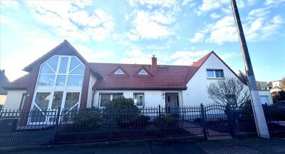 Großes EFH mit vielen Möglichkeiten- Keller, Gartenhaus, Garage/Carport, Brunnen + toller Garten!