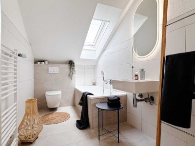 sofort verfügbar: 3 Zimmer neu renoviert mit Balkon und Stellplatz