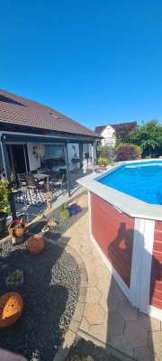 Großes freistehendes Haus mit Einliegerwohnung | Garage, Pool, Gartenhaus, großer gepflegter Garten