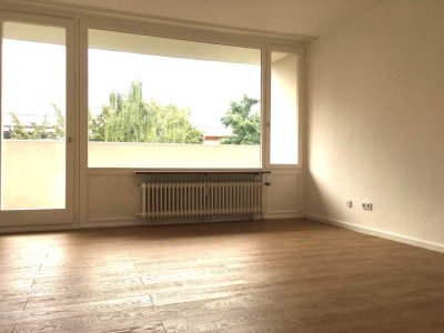 Helle Einzimmerwohnung mit Balkon und Tiefgaragenplatz