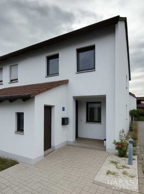 Familienfreundliches Reiheneckhaus mit modernem Komfort und sonnigem Garten in Auerbach zu vermieten