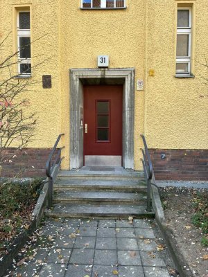 ruhige 2-Zimmer-Wohnung im Hochparterre mit Balkon, nahe Rüdesheimer Platz