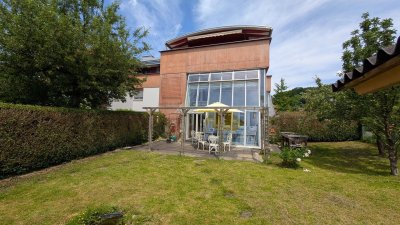 Ruhige Wohnung mit Reihen-Eckhausfeeling, großem Garten, kleinem Wintergarten, Keller und Tiefgarage