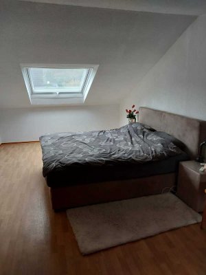 Gut geschnittene 2-Zimmer DG-Wohnung in Großen-Buseck für Alleinstehende oder Paare