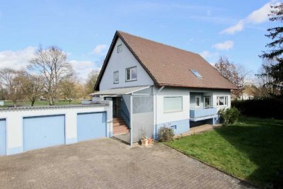 Freistehendes Zweifamilienwohnhaus auf großem Grundstück in Rheinstetten-Mörsch!
