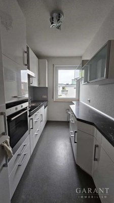 Helle Wohnung mit zwei Balkonen in ruhiger Lage