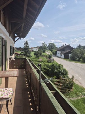 Exklusive, neuwertige 4-Zimmer-Wohnung mit Balkon in Chieming